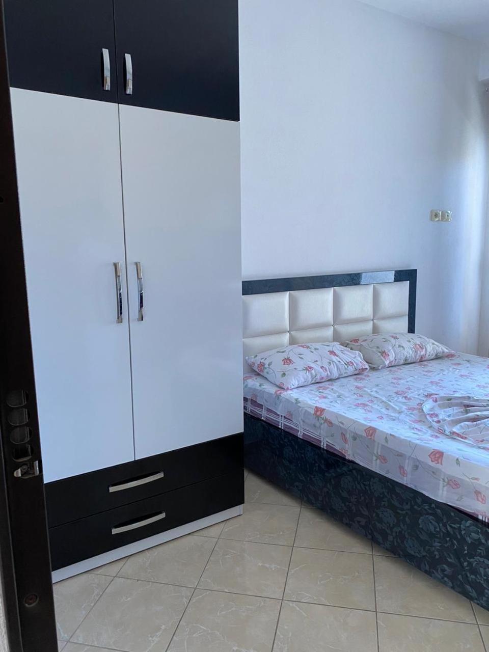 Tulipani Apartments Near Promenade Sarandë Eksteriør bilde